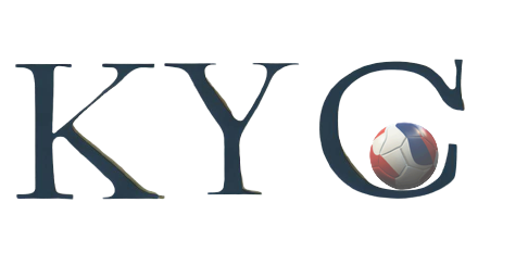 Les lettres KYC et petit ballon de football placé dans le C
